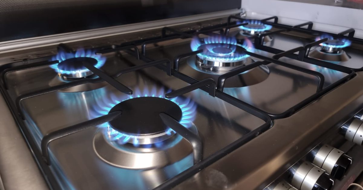 عزل خزان المياه بالرياض بالبيتومين والفوم