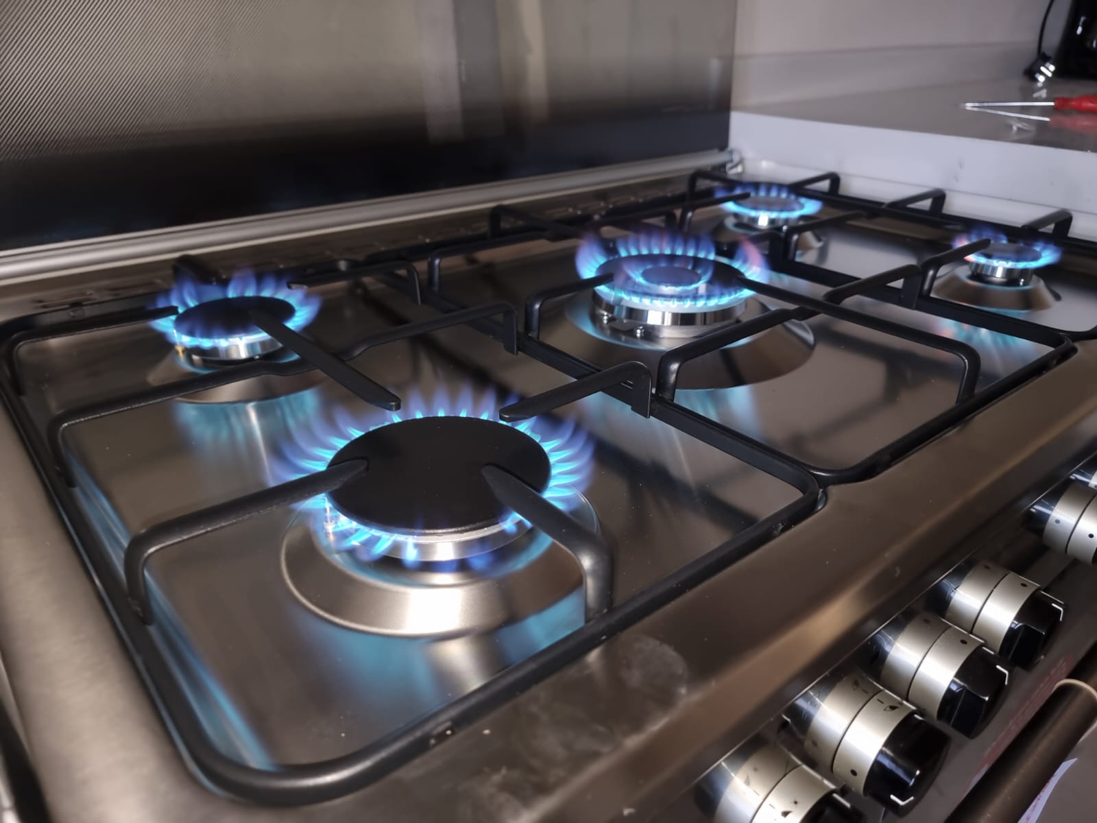 عزل خزان المياه بالرياض بالبيتومين والفوم