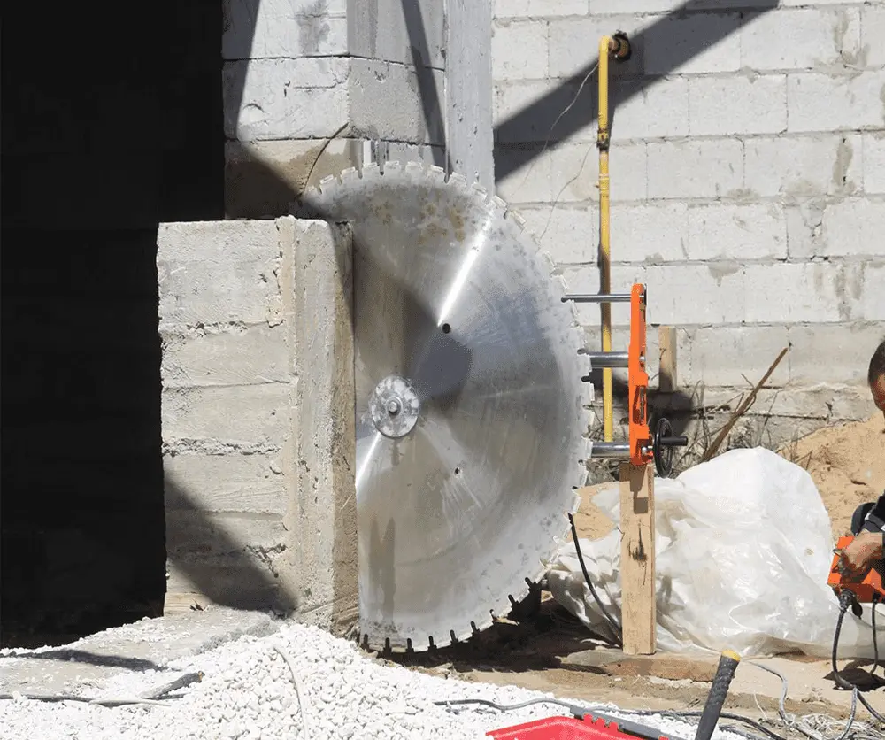 منشار تقطيع الخرسانة