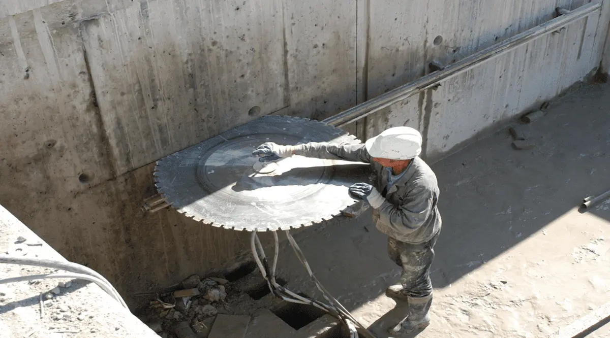 منشار تقطيع الخرسانة